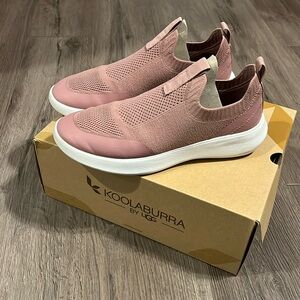 Koolaburra by UGG YOSHA knot slip on sneakers.